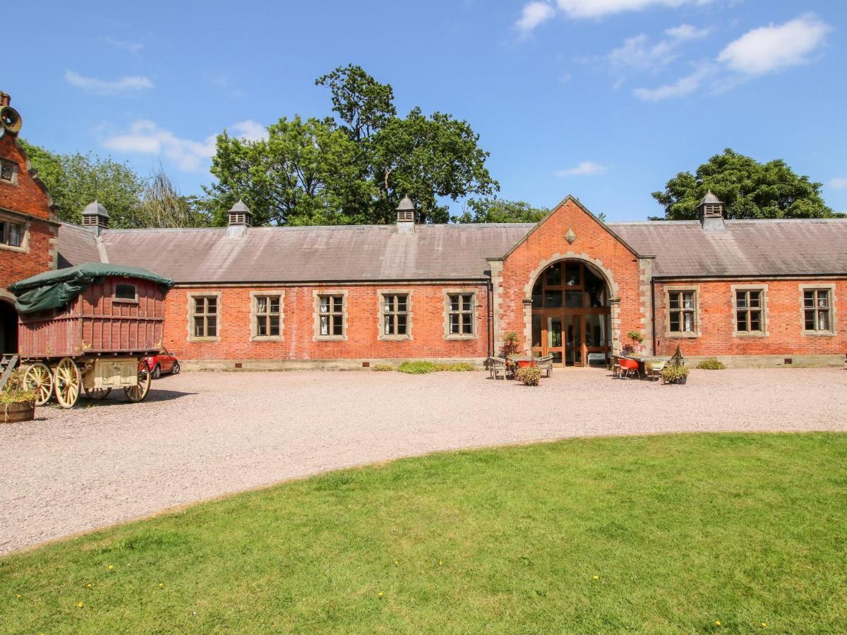 Chetwynd Lodge Stafford Exterior photo